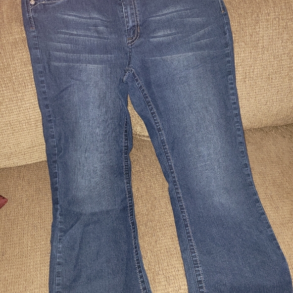 Women's plus jeans - Picture 3 of 3